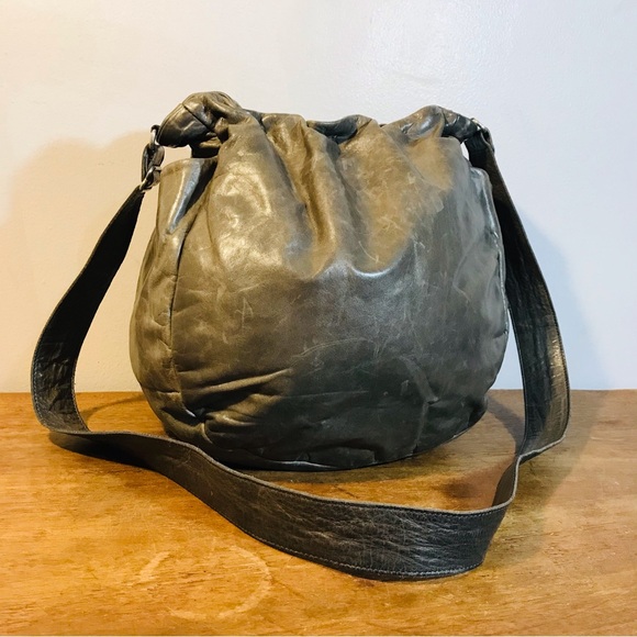 made in Canada genuine leather bag m0851 - Picture 2 of 11